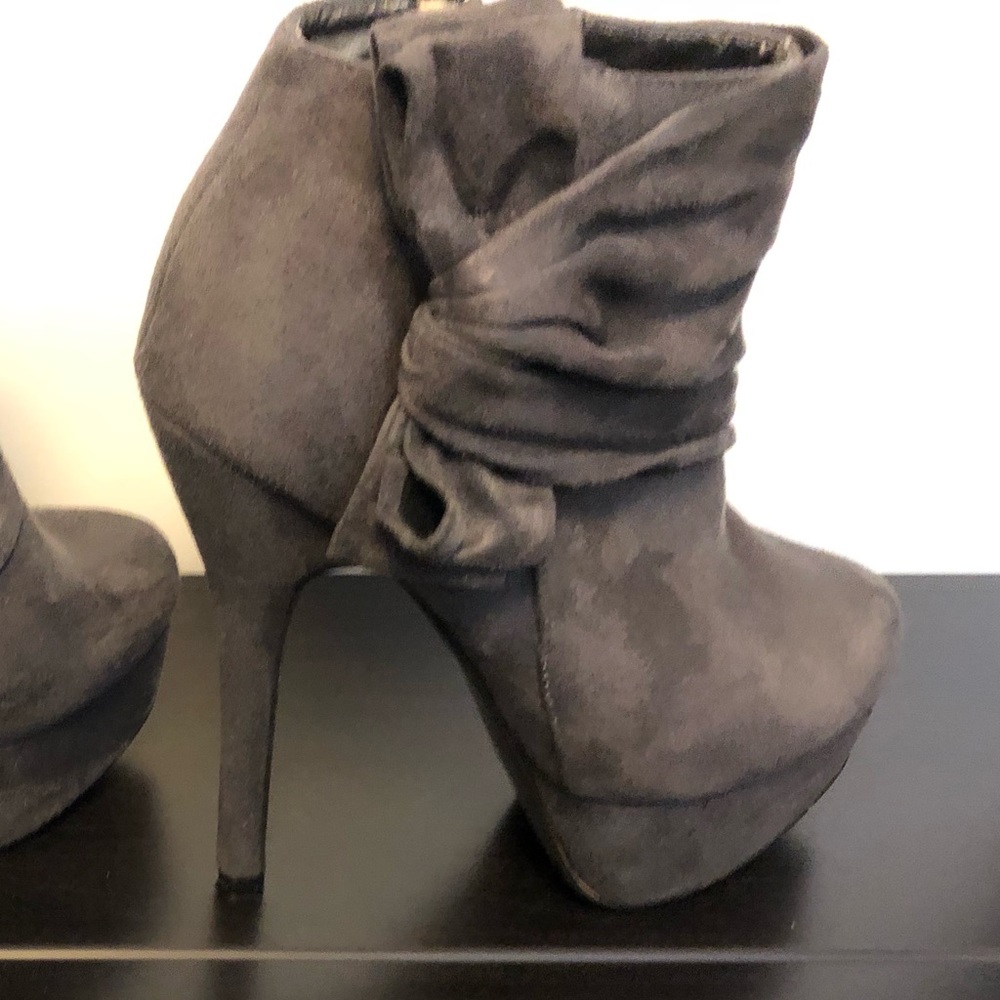 Grey boots - Picture 2 of 10